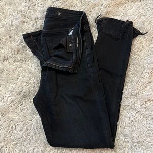 Distressed ankle skinny